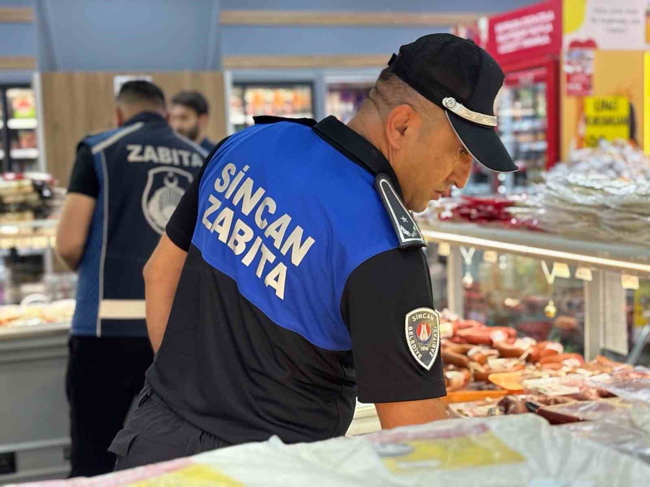 SİNCAN BELEDİYESİ ZABITA EKİPLERİ, GENEL KOORDİNATÖR İSMAİL CAN OCAK ÖNCÜLÜĞÜNDE MARKET...