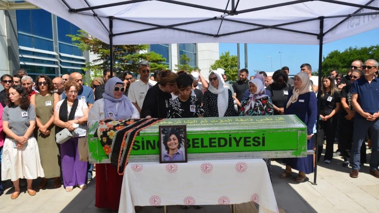 SİNOP'TA HAYATINI KAYBEDEN DOKTOR İÇİN GÖREV YAPTIĞI HASTANEDE TÖREN DÜZENLENDİ.