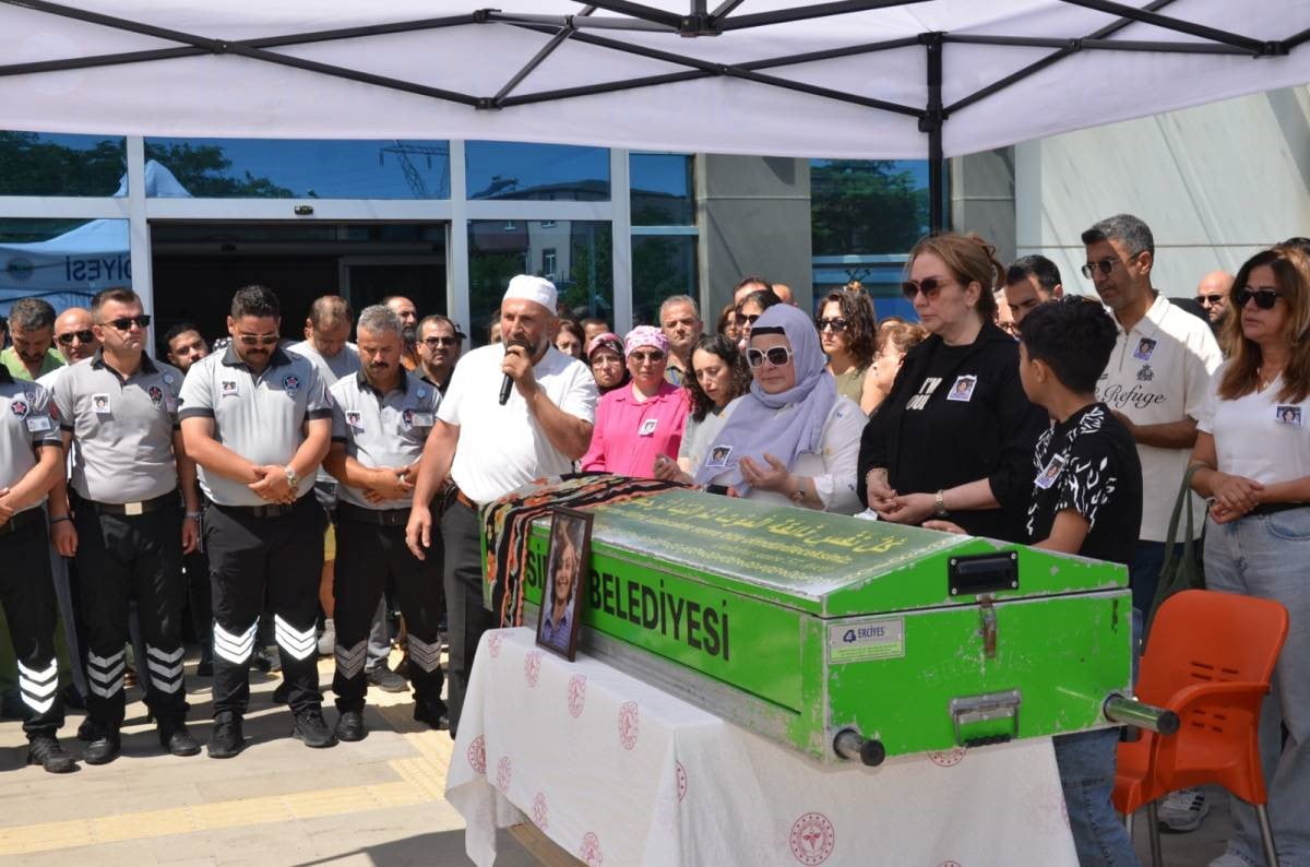SİNOP'TA HAYATINI KAYBEDEN DOKTOR İÇİN GÖREV YAPTIĞI HASTANEDE TÖREN DÜZENLENDİ.