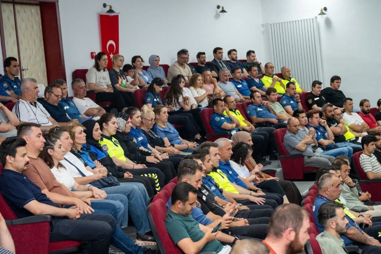 SİNOP'TA İL EMNİYET MÜDÜRLÜĞÜ TARAFINDAN, ERGENLİK DÖNEMİNE İLİŞKİN FARKINDALIK OLUŞTURMAK...