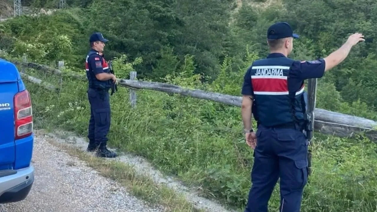 SİNOP'UN ERFELEK İLÇESİNDE İLÇE JANDARMA KOMUTANLIĞI EKİPLERİ, YAZ AYLARINDA ARTAN YANGIN RİSKİNE...