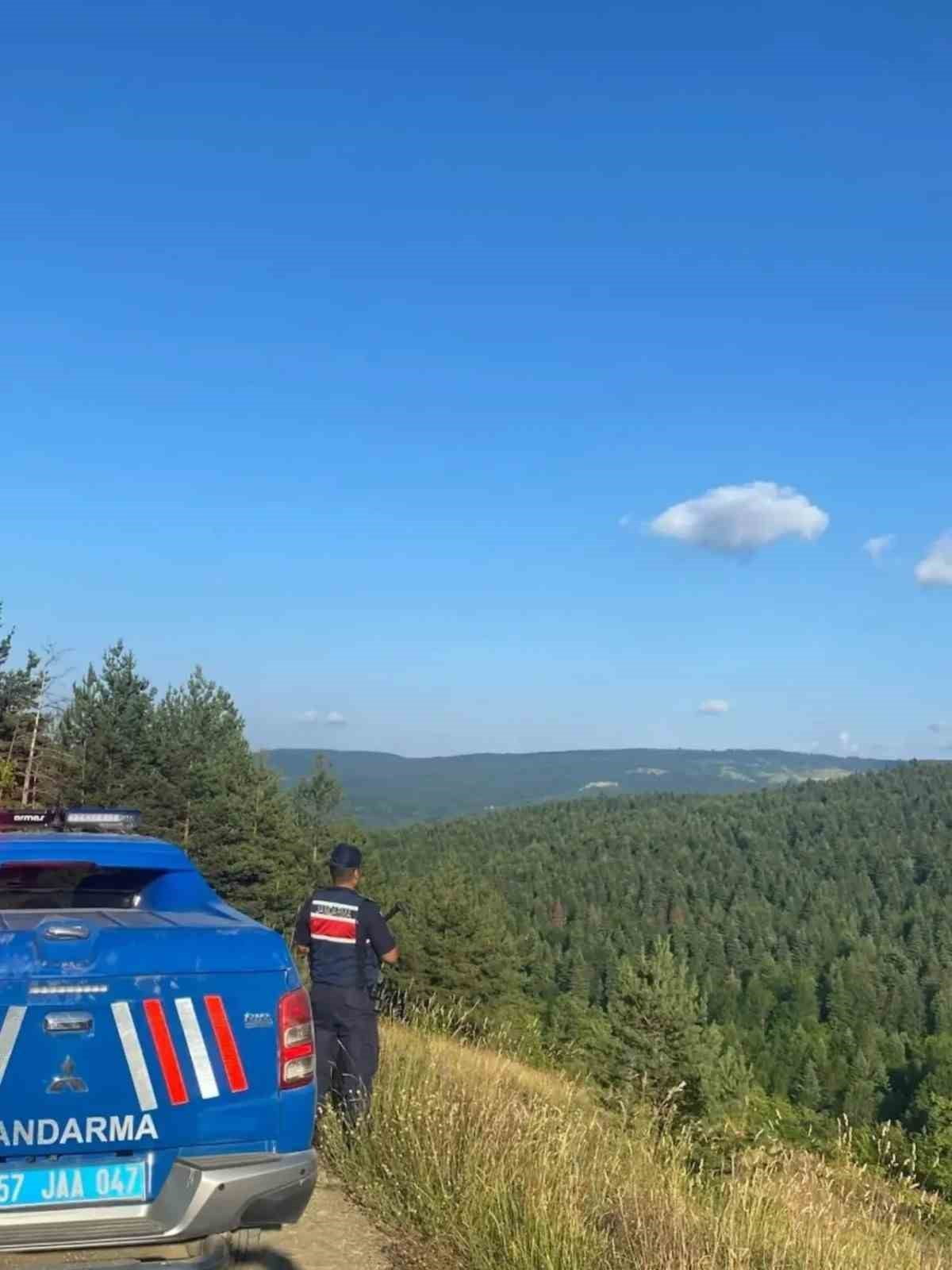SİNOP'UN ERFELEK İLÇESİNDE İLÇE JANDARMA KOMUTANLIĞI EKİPLERİ, YAZ AYLARINDA ARTAN YANGIN RİSKİNE...