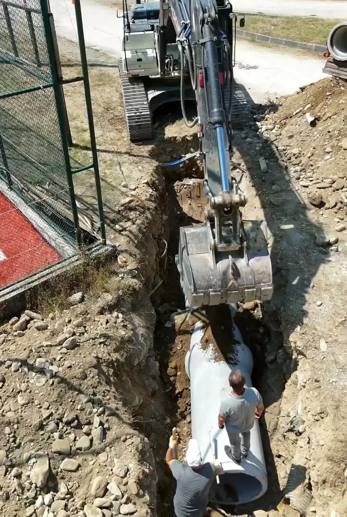 SİNOP'UN ERFELEK İLÇESİNDE, YOĞUN YAĞIŞLAR NEDENİYLE YAŞANAN SU BASKINLARINI ÖNLEMEK AMACIYLA...
