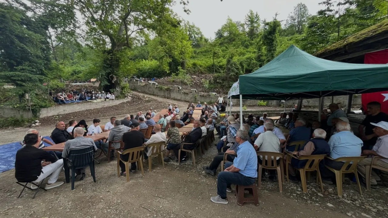 SİNOP'UN TÜRKELİ İLÇESİNE BAĞLI SATI KÖYÜ USVA MAHALLESİ'NDE GELENEKSEL HALE GELEN YAĞMUR TÜRBESİ...