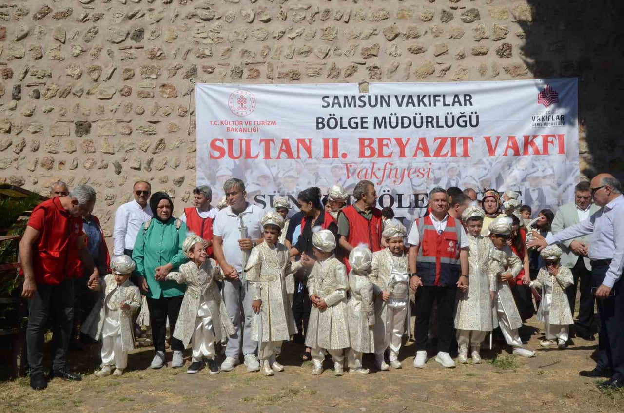 SİNOP’TA SULTAN II. BEYAZIT VAKFİYESİ TARAFINDAN SÜNNET ETTİRİLEN 25 ÇOCUK İÇİN MEHTERAN TAKIMI...