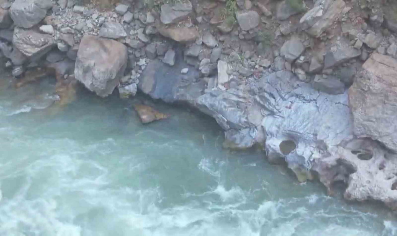 ŞIRNAK'IN BEYTÜŞŞEBAP İLÇESİNDE BALIK TUTARKEN HABUR ÇAYI'NA DÜŞEREK AKINTIYA KAPILAN 28 YAŞINDAKİ...