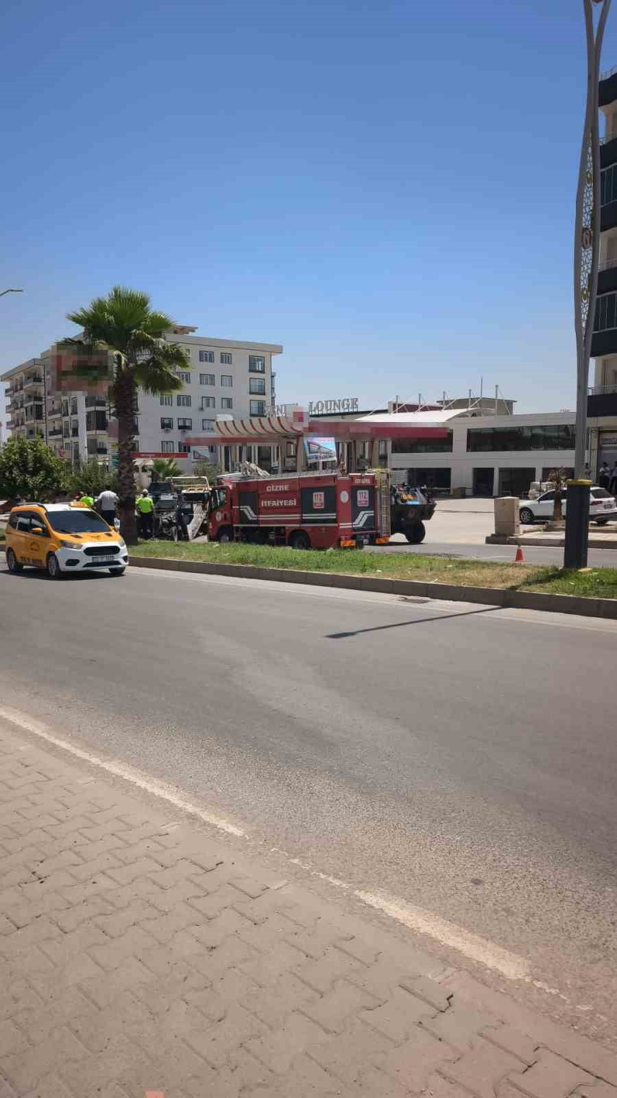ŞIRNAK'IN CİZRE İLÇESİNDE KONTROLDEN ÇIKARAK TAKLA ATAN POLİS ARACINDA BULUNAN 2 POLİS MEMURU...