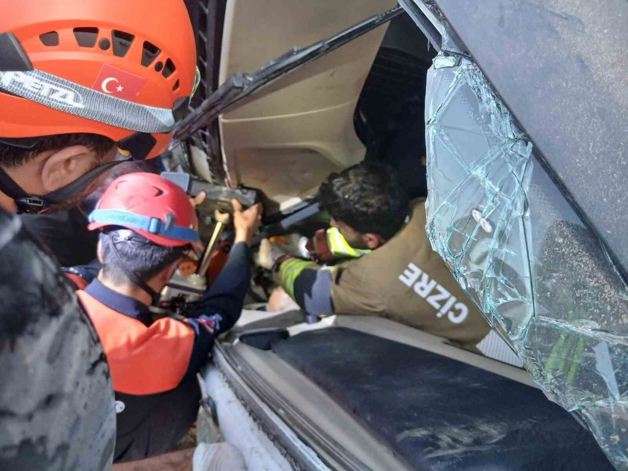 ŞIRNAK'IN MERKEZ KASRİK BELDESİ BESTESOR MEVKİSİNDE SABAHIN ERKEN SAATLERİNDE MEYDANA GELEN TRAFİK...