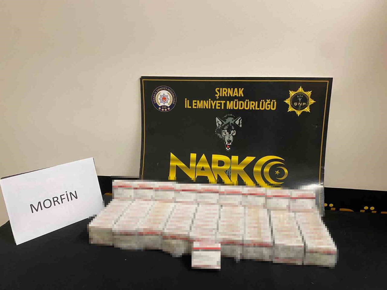 ŞIRNAK'TA ASAYİŞ, NARKOTİK VE KAÇAKÇILIK OPERASYONLARINDA PİYASA DEĞERİ YAKLAŞIK 1 MİLYON 950 BİN...