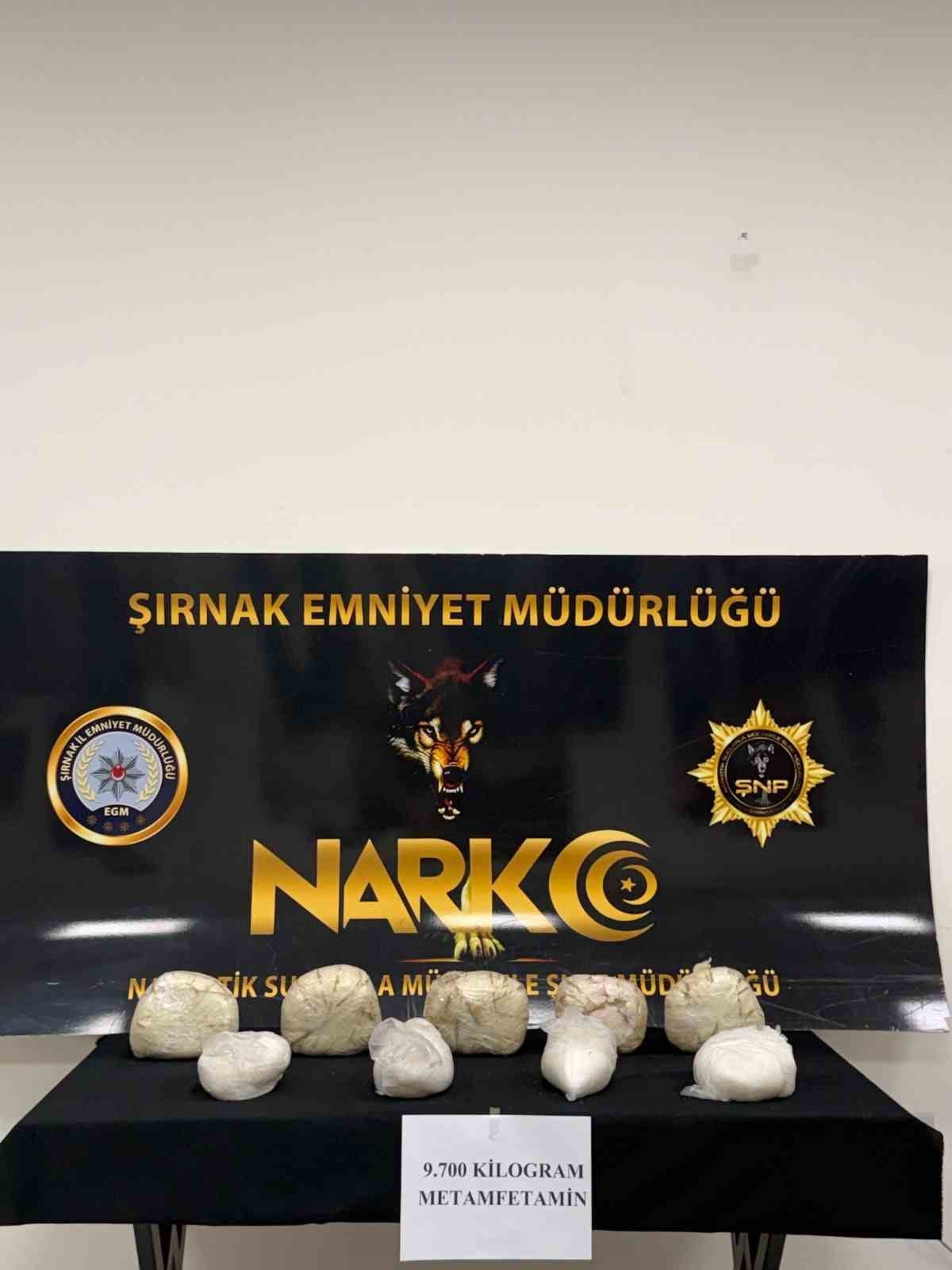 ŞIRNAK'TA ASAYİŞ, NARKOTİK VE KAÇAKÇILIK OPERASYONLARINDA PİYASA DEĞERİ YAKLAŞIK 1 MİLYON 950 BİN...