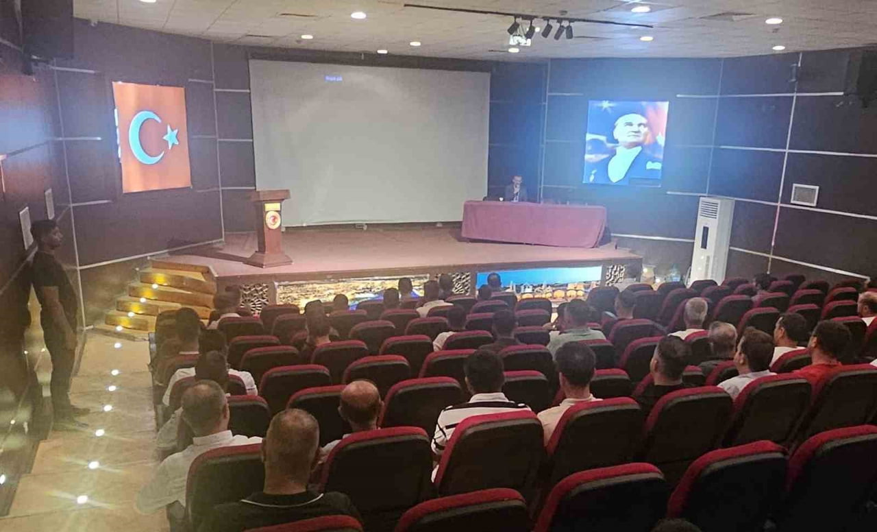 ŞIRNAK’IN CİZRE İLÇESİNDE, 15 TEMMUZ DEMOKRASİ VE MİLLÎ BİRLİK GÜNÜ DOLAYISIYLA BİR ANMA PROGRAMI...