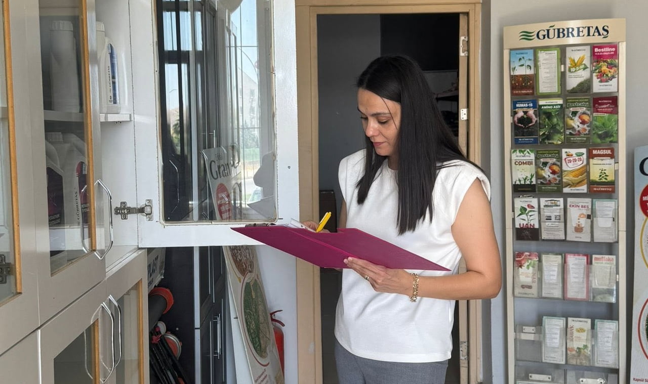 ŞIRNAK’IN CİZRE İLÇESİNDE TARIM VE ORMAN MÜDÜRLÜĞÜ TEKNİK EKİPLERİ, BİTKİ KORUMA ÜRÜNLERİ SATIŞI...