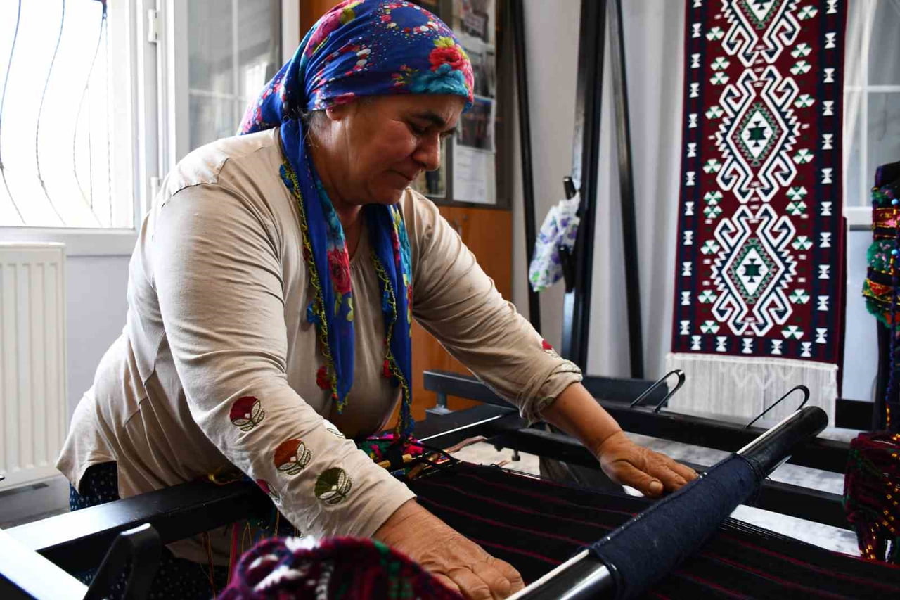 ŞIRNAK’IN ULUDERE İLÇESİNDE AİLE DESTEK MERKEZİNE GİDEN DÖRT ÇOCUK ANNESİ DÜRİYE BABAT, YAPTIĞI...