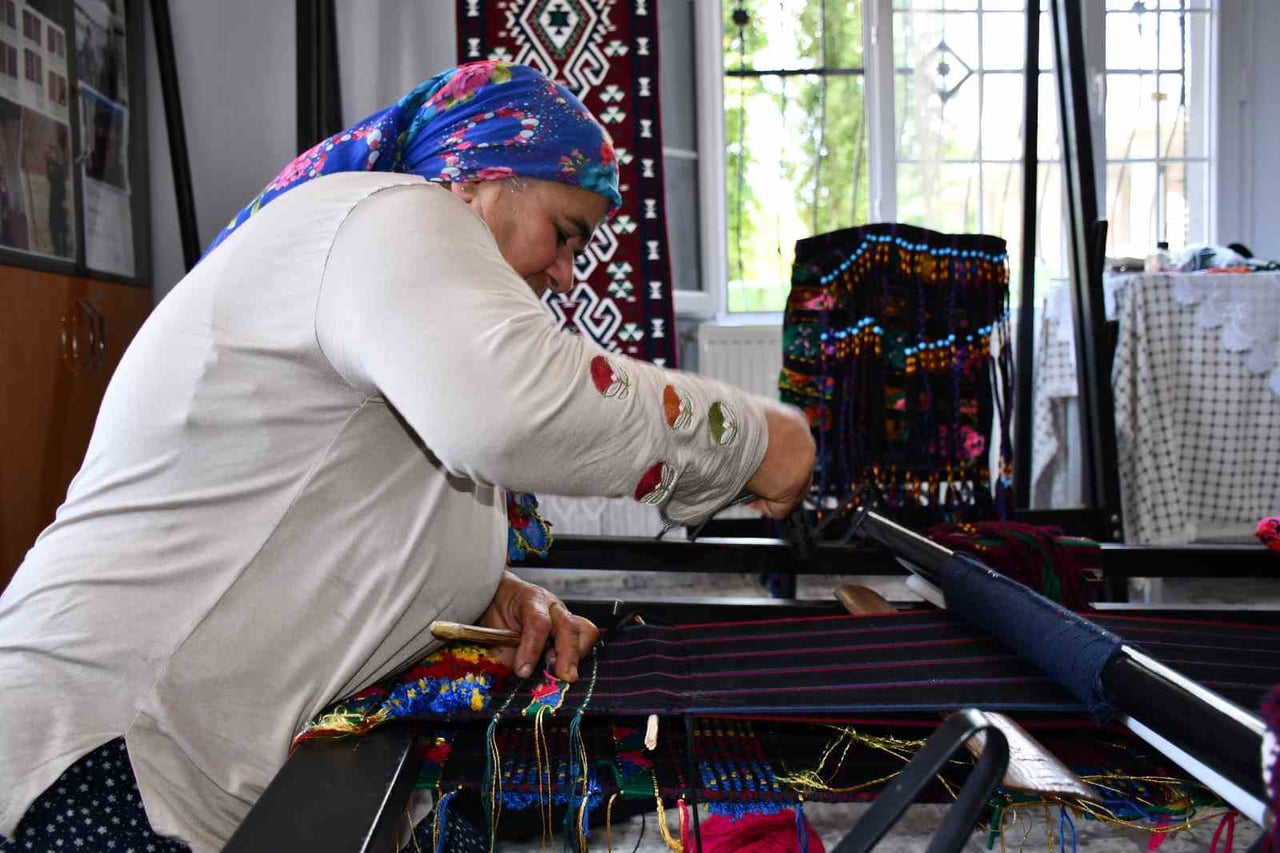 ŞIRNAK’IN ULUDERE İLÇESİNDE AİLE DESTEK MERKEZİNE GİDEN DÖRT ÇOCUK ANNESİ DÜRİYE BABAT, YAPTIĞI...