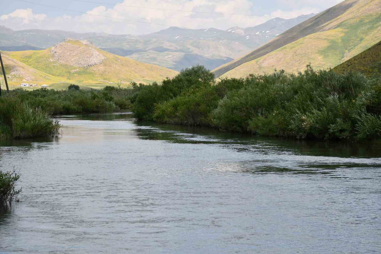 ŞIRNAK’TA KAR SULARINDAN BESLENEN SULAR GÖRSEL ŞÖLEN OLUŞTURDU. KİLO METRELERCE UZANAN MENDERESLER...