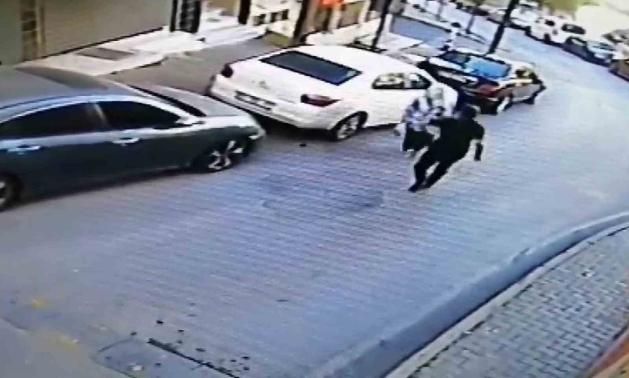 ŞİŞLİ'DE MARKET ALIŞVERİŞİNDEN EVİNE DÖNEN KADIN, KİMLİĞİ HENÜZ BELİRLENEMEYEN BİR ŞAHSIN...