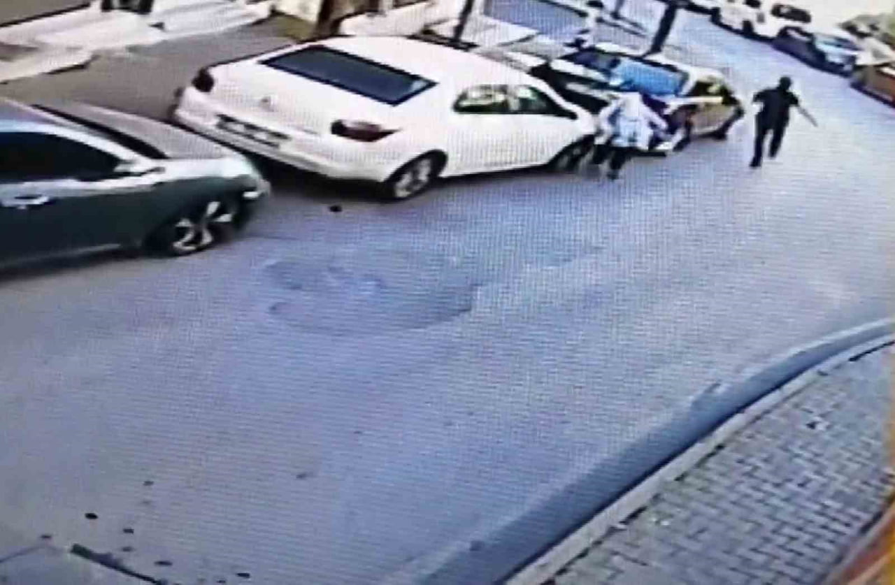ŞİŞLİ'DE MARKET ALIŞVERİŞİNDEN EVİNE DÖNEN KADIN, KİMLİĞİ HENÜZ BELİRLENEMEYEN BİR ŞAHSIN...