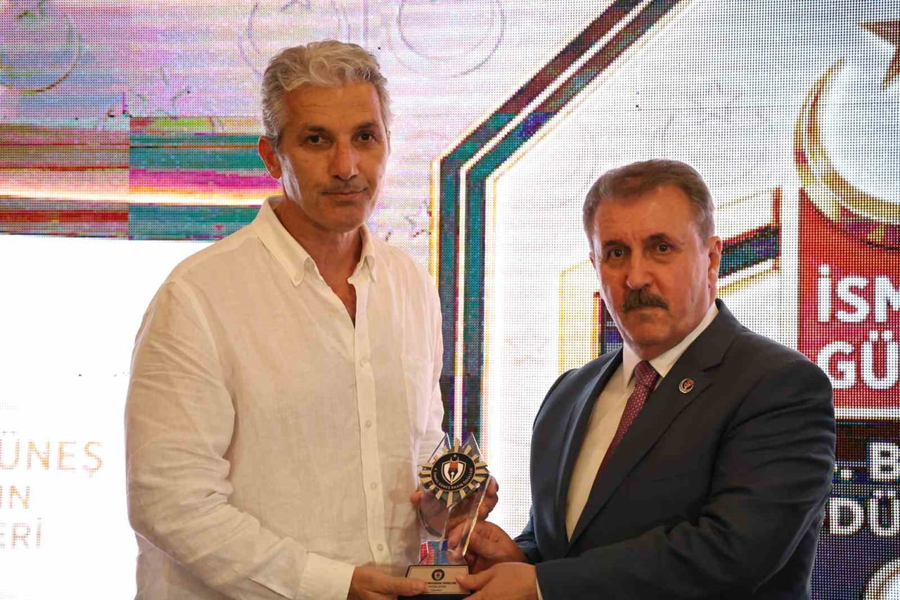 SİVAS'TA DÜZENLENEN "4. İSMAİL GÜNEŞ BASIN ÖDÜLLERİ" TÖRENİNDE ARAŞTIRMACI YAZAR NEDİM ŞENER EN...