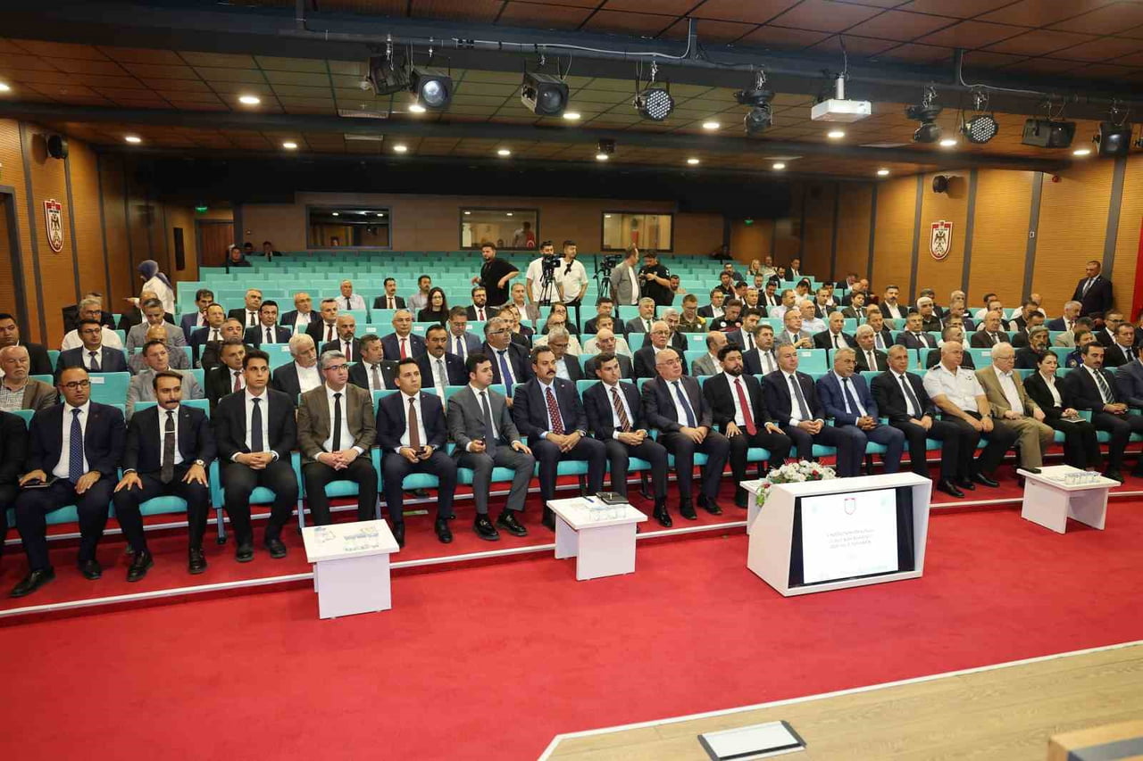 SİVAS'TA İL KOORDİNASYON KURULU 2026 YILI 3. TOPLANTISI'NDA, İL GENELİNDE DEVAM EDEN 381 KAMU...