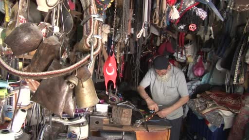 Sivas'ta mesleğin son temsilcisi,  60 yıllık saraç son dönemlerde yurt dışına üretim...
