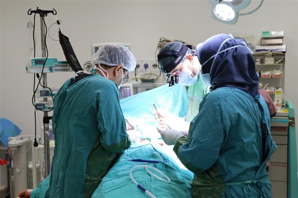 SİVAS'TA ZORLU AMELİYAT BAŞARIYLA TAMAMLANDI