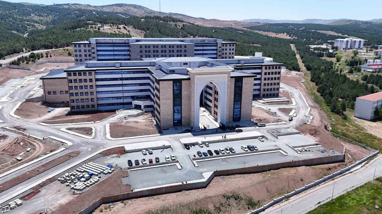 SİVAS CUMHURİYET ÜNİVERSİTESİ TIP FAKÜLTESİ ARAŞTIRMA VE UYGULAMA HASTANESİ YENİ HİZMET BİNASININ...