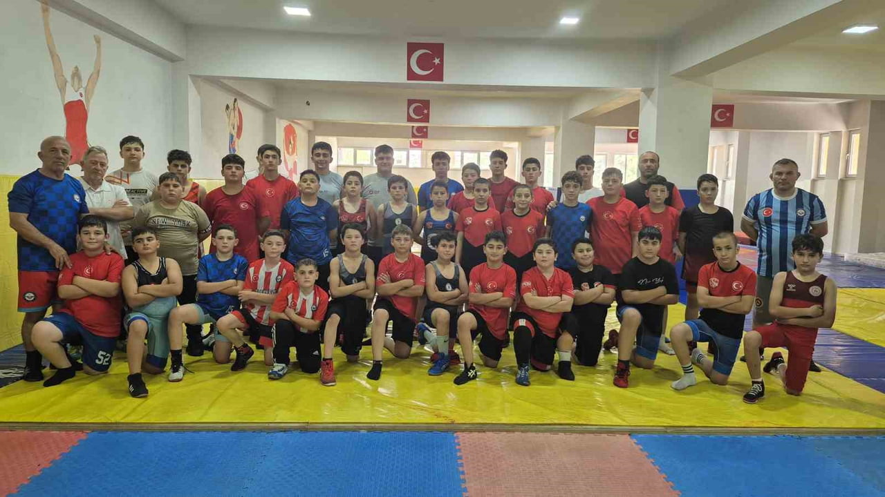SİVAS DEMİRSPOR, ANKARA’DA DÜZENLENECEK MİNİKLER TÜRKİYE GÜREŞ ŞAMPİYONASI’NA 30 SPORCUYLA...