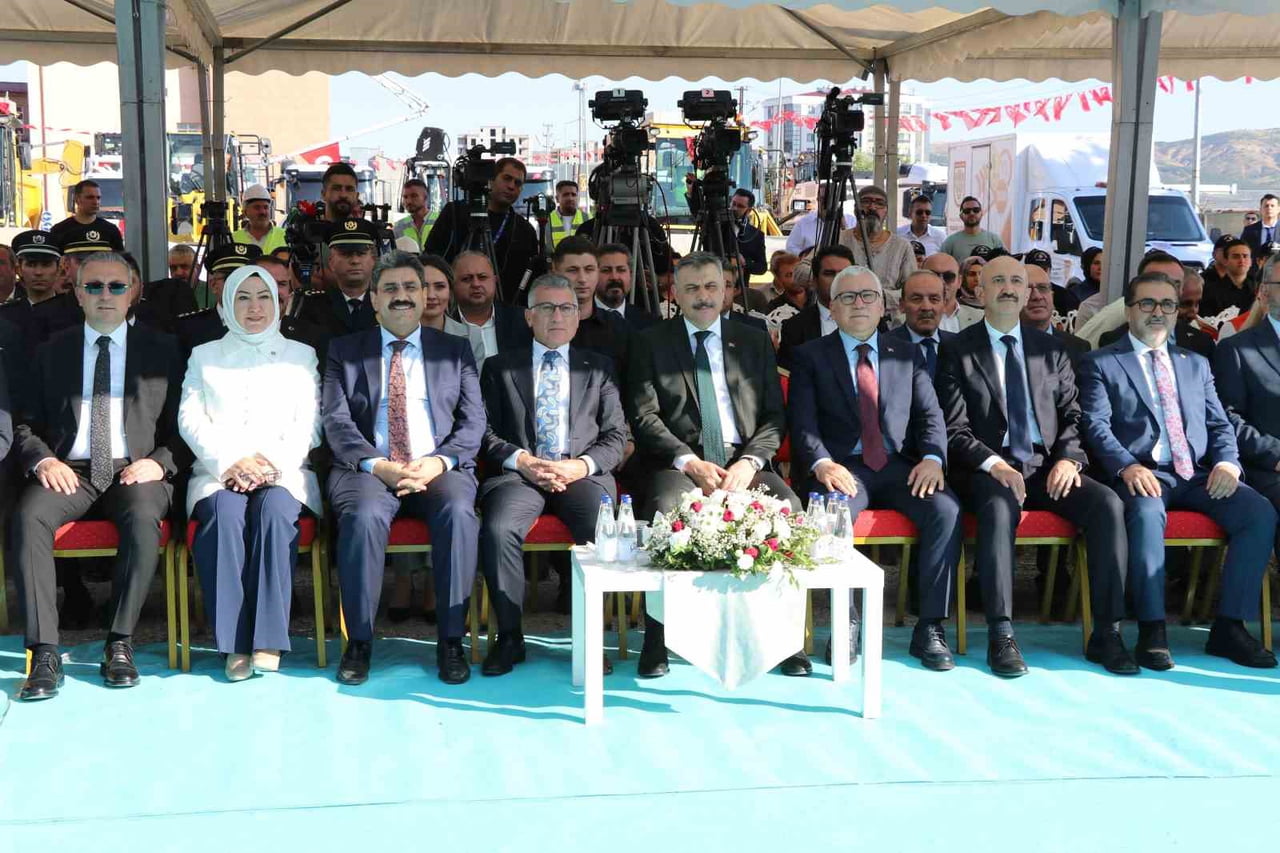 SİVAS EMNİYET MÜDÜRLÜĞÜ HİZMET BİNASI TEMEL ATMA TÖRENİNDE KONUŞAN İÇİŞLERİ BAKANI MUSTAFA ÇİFTÇİ...