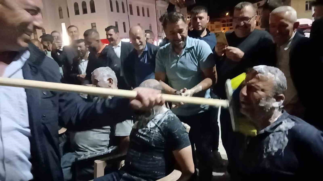 SİVAS’IN ALTINYAYLA İLÇESİNDE DÜĞÜNLERDE YAPILAN GELENEKLER UZUN YILLARDIR DEVAM EDİYOR. DÜĞÜNE...