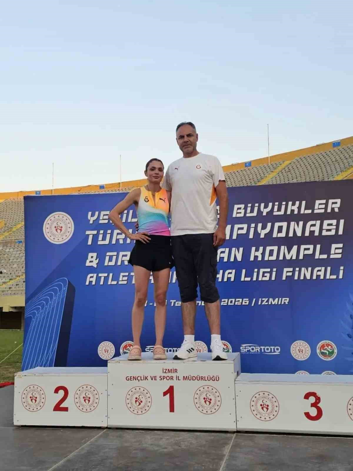 SİVAS SPORCU EĞİTİM MERKEZİ'NİN BAŞARILI ATLETİ DİLAN YILMAZ, İZMİR'DE DÜZENLENEN YEŞİLAY U23...