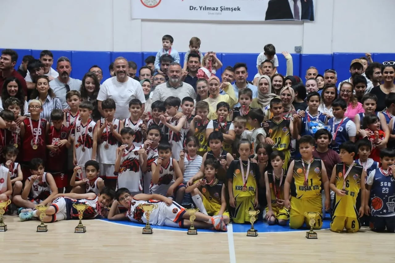 SİVAS’TA DÜZENLENEN U10 ERKEKLER, U11 KIZLAR VE U10 KIZLAR BASKETBOL TURNUVALARI TAMAMLANDI....