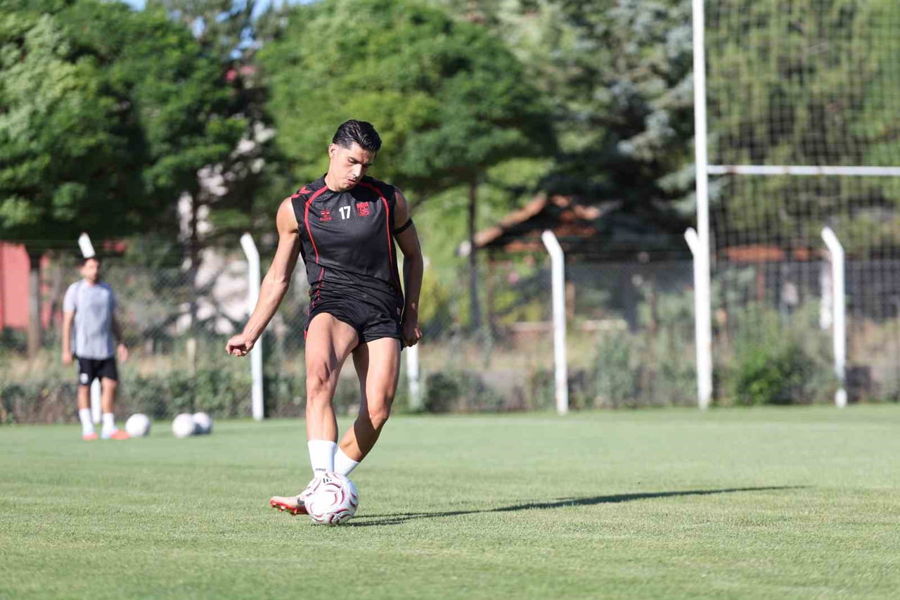 SİVASSPOR, 2026-2027 SEZONU HAZIRLIKLARINI BUGÜN KULÜP TESİSLERİNDE GERÇEKLEŞTİRDİĞİ AKŞAM...