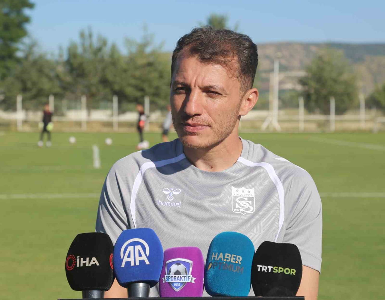 SİVASSPOR’UN UNUTULMAZ KAPTANLARINDAN ZİYA ERDAL, KIRMIZI-BEYAZLI KULÜBE YARDIMCI ANTRENÖR OLARAK...