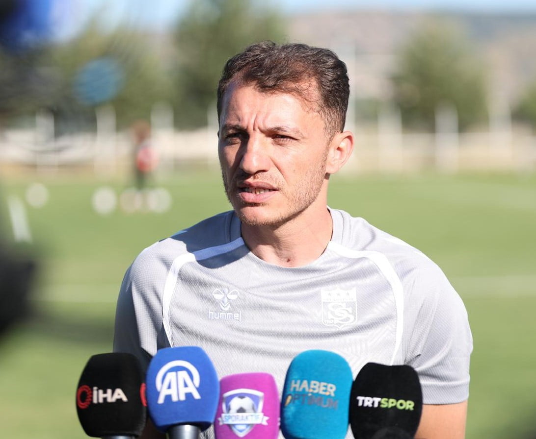 SİVASSPOR’UN UNUTULMAZ KAPTANLARINDAN ZİYA ERDAL, KIRMIZI-BEYAZLI KULÜBE YARDIMCI ANTRENÖR OLARAK...