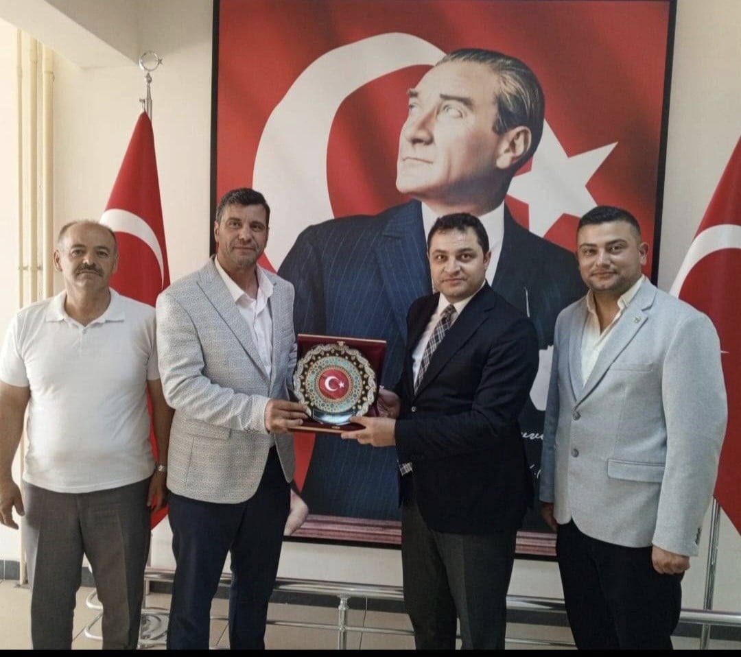 SİVRİHİSAR'DA FAALİYET GÖSTEREN ESNAF ODASI BAŞKANLARI, SİVRİHİSAR KAYMAKAMI YUNUS EMRE TEMEL'İ...