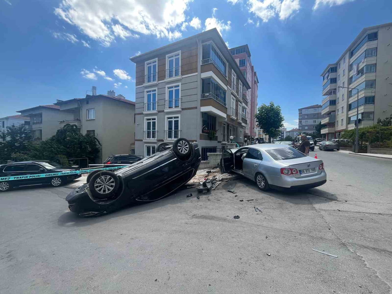 SOKAK KESİŞİMİNDE CİP İLE OTOMOBİLİN ÇARPIŞMASI NETİCESİNDE ARAÇLARDA MADDİ HASAR MEYDANA GELİRKEN...