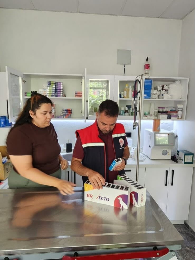 SÖKE İLÇE TARIM VE ORMAN MÜDÜRLÜĞÜ EKİPLERİ, İLÇEDE FAALİYET GÖSTEREN VETERİNER MUAYENEHANELERİNDE...