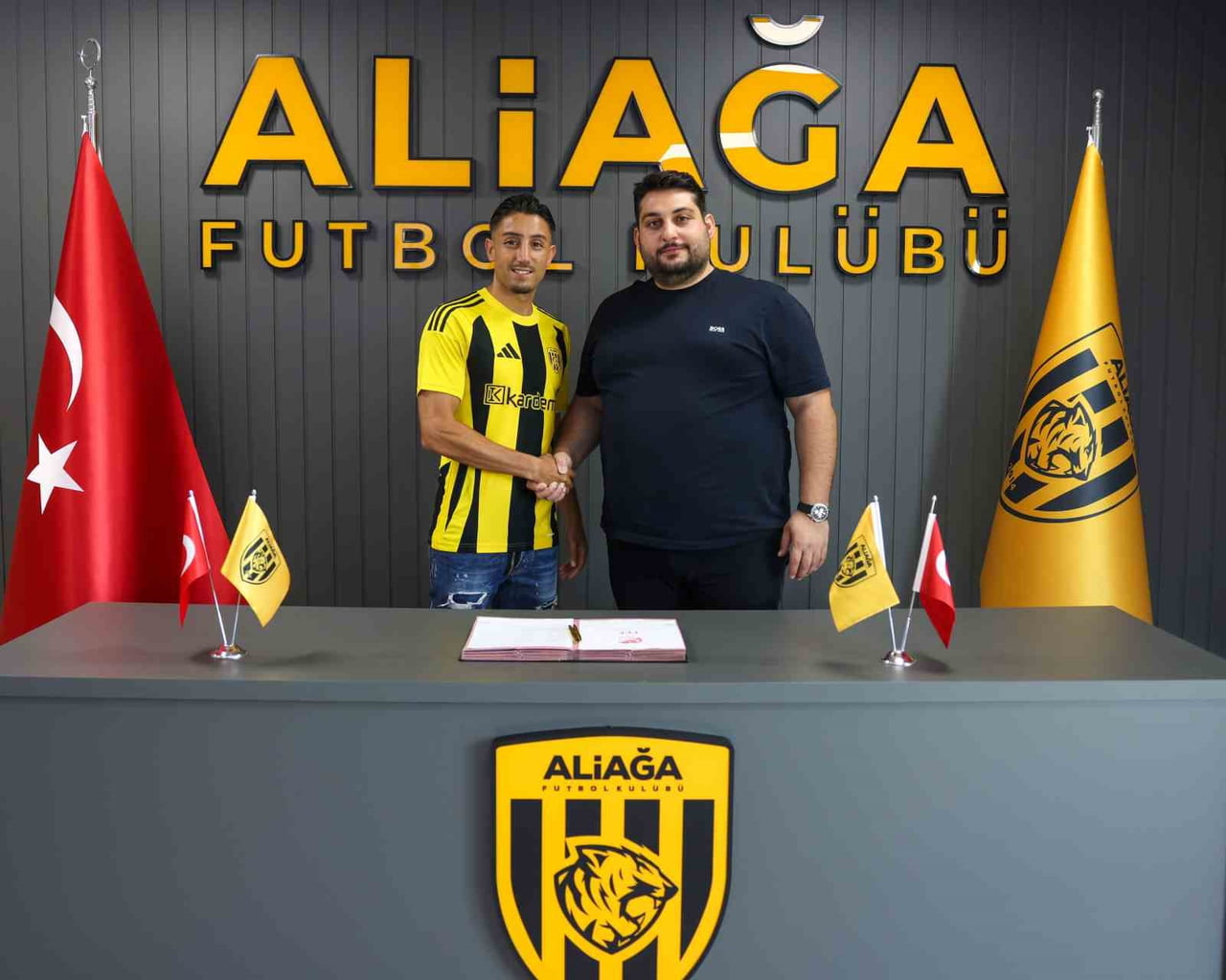 SOL BEK CANER CAVLAN