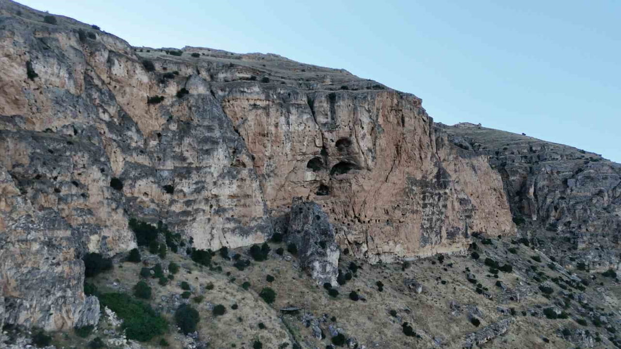 SORUŞTURMA KAPSAMINDA, BİN 250 RAKIMDAKİ MAĞARADA İNSAN KEMİKLERİ BULUNDU