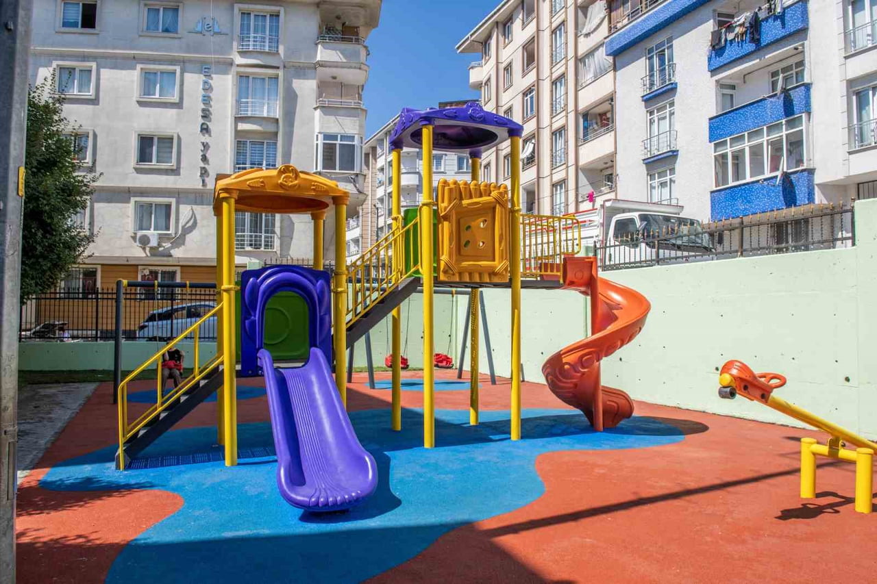 SÜLEYMANİYE MAHALLESİ'NDEKİ PETUNYA VE YONCA PARKI, KAPSAMLI BAKIM VE ONARIM ÇALIŞMALARININ...