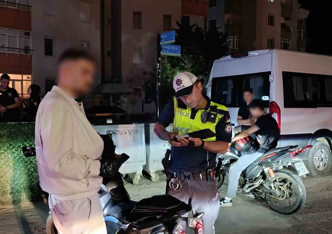 SÜLEYMANPAŞA İLÇESİNDE GERÇEKLEŞTİRİLEN GENİŞ ÇAPLI HUZUR, TRAFİK VE ASAYİŞ UYGULAMASINDA HEM...