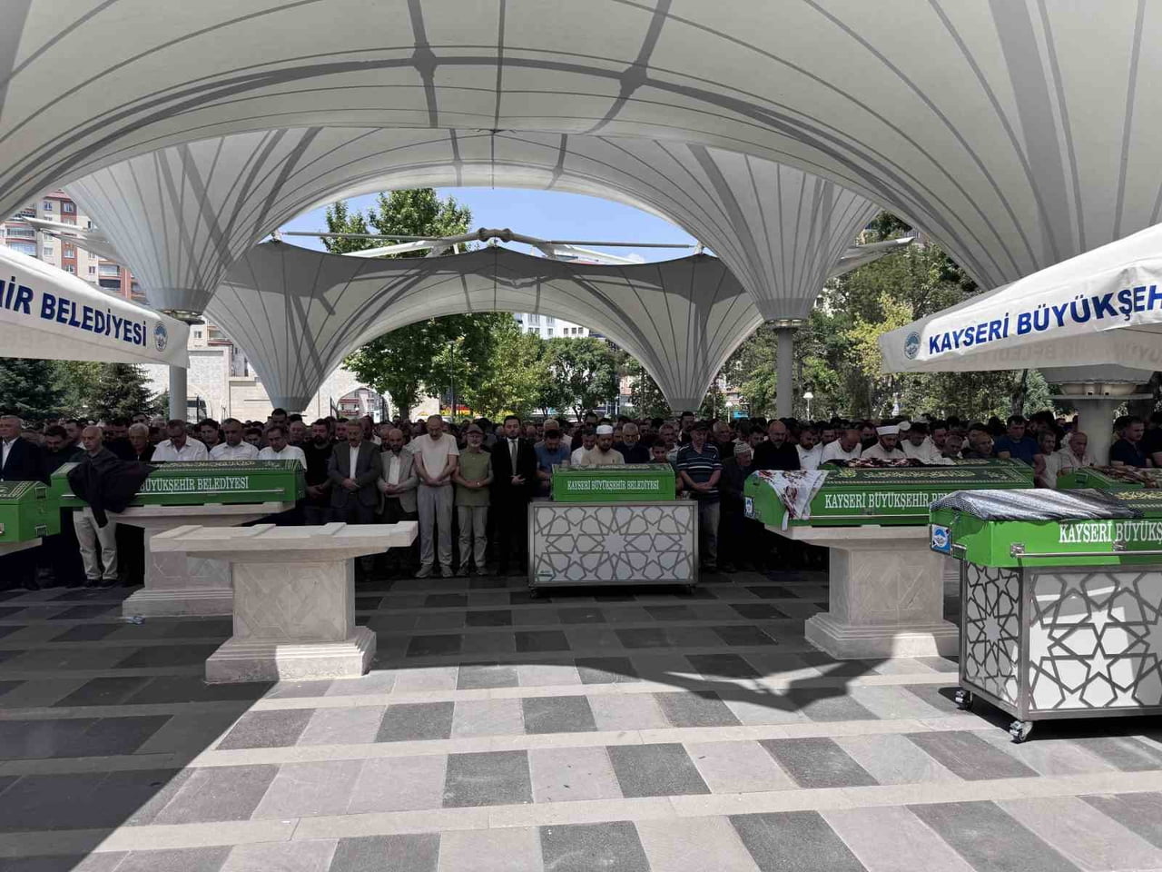 SULTAN YAZICIOĞLU İÇİN HULUSİ AKAR CAMİİ'NDE CENAZE TÖRENİ DÜZENLENDİ