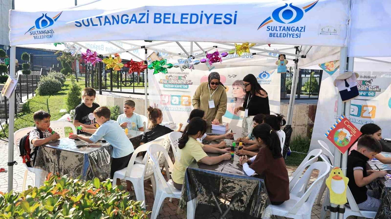 SULTANGAZİ BELEDİYESİ ÇOCUK KÜTÜPHANESİ, ÇOCUKLARI RENGARENK KİTAP KAFE ETKİNLİKLERİ İLE...