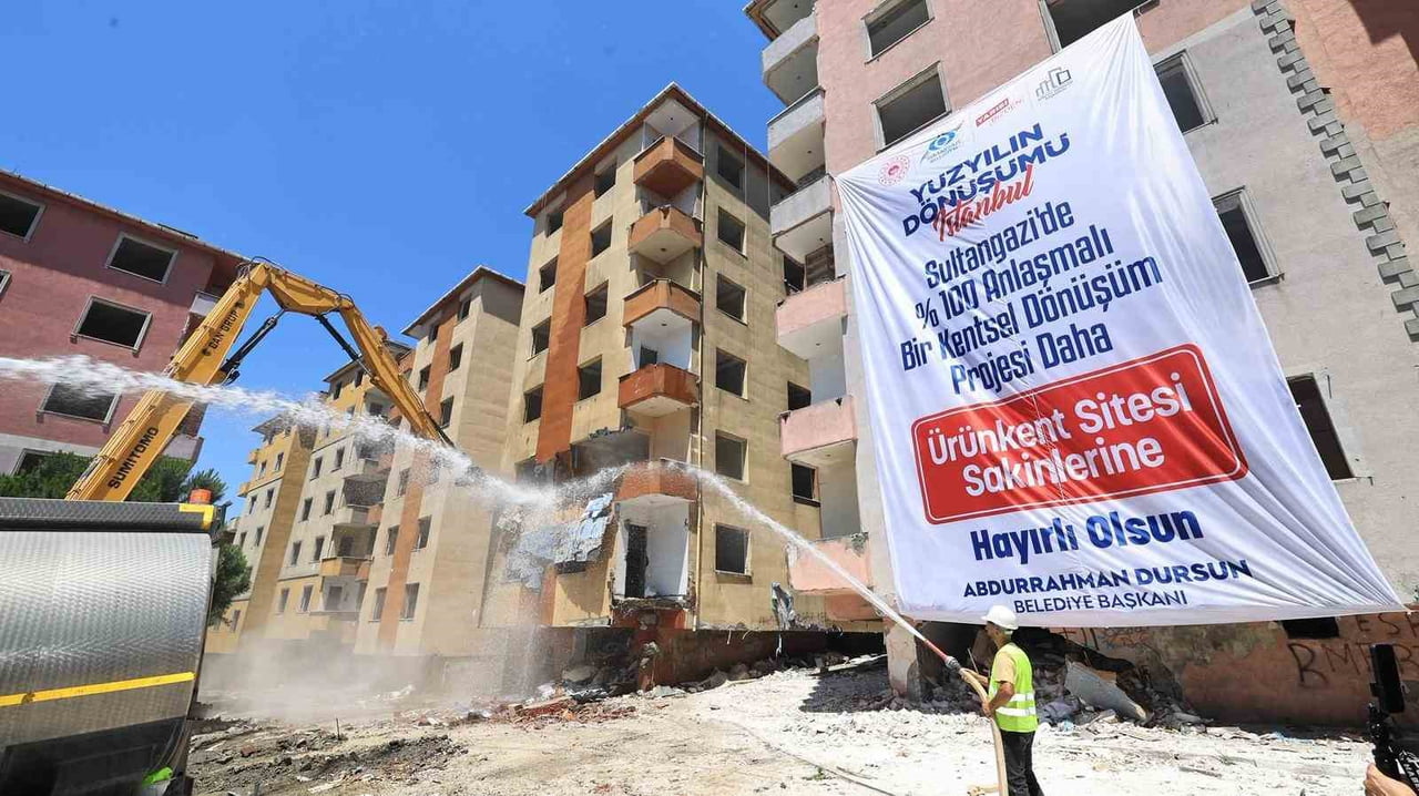 SULTANGAZİ BELEDİYESİ, KENTSEL DÖNÜŞÜM KAPSAMINDA YAPILACAK 144 KONUTLUK YERİN YAPIMI İÇİN ESKİ...