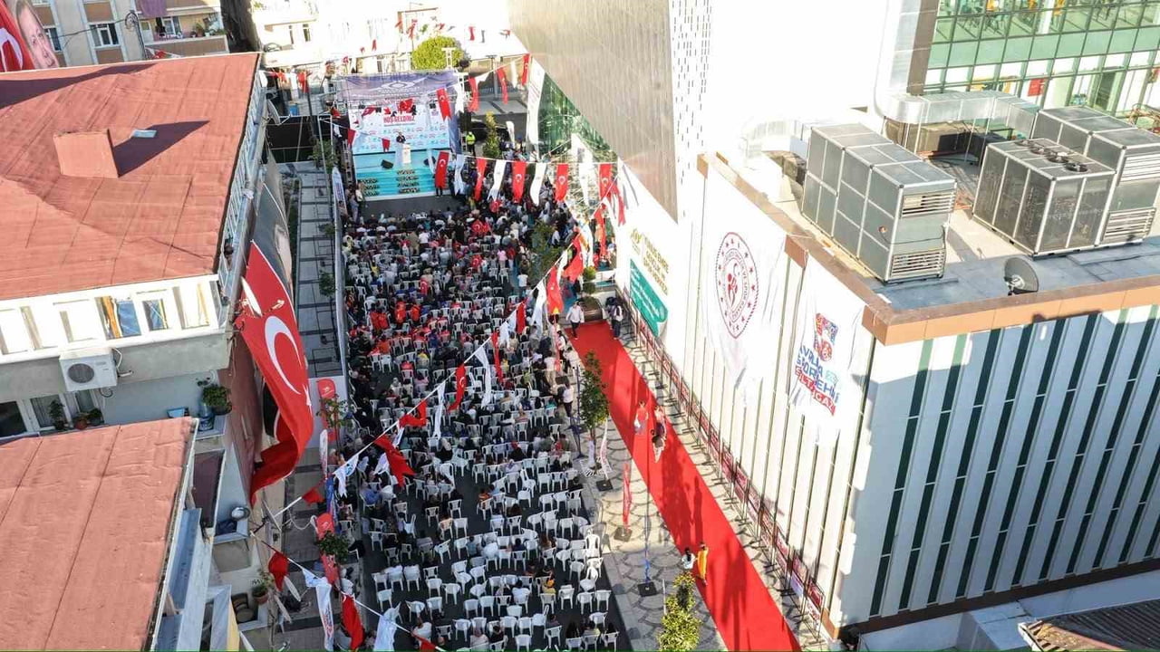 SULTANGAZİ BELEDİYESİ TARAFINDAN, YUNUS EMRE MAHALLESİ'NDE YAPIMI TAMAMLANAN YUNUS EMRE GENÇLİK VE...