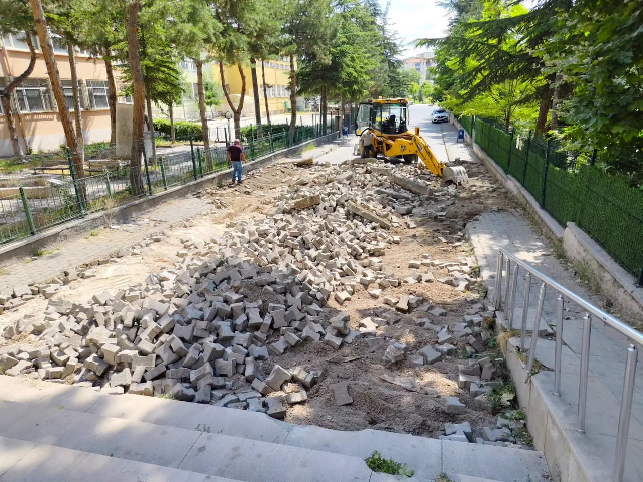 SUNGURLU BELEDİYESİ TARAFINDAN İLÇEDE YAPILACAK ARCA ÇORUM FK SOKAĞI PROJESİ İÇİN ÇALIŞMALARA...