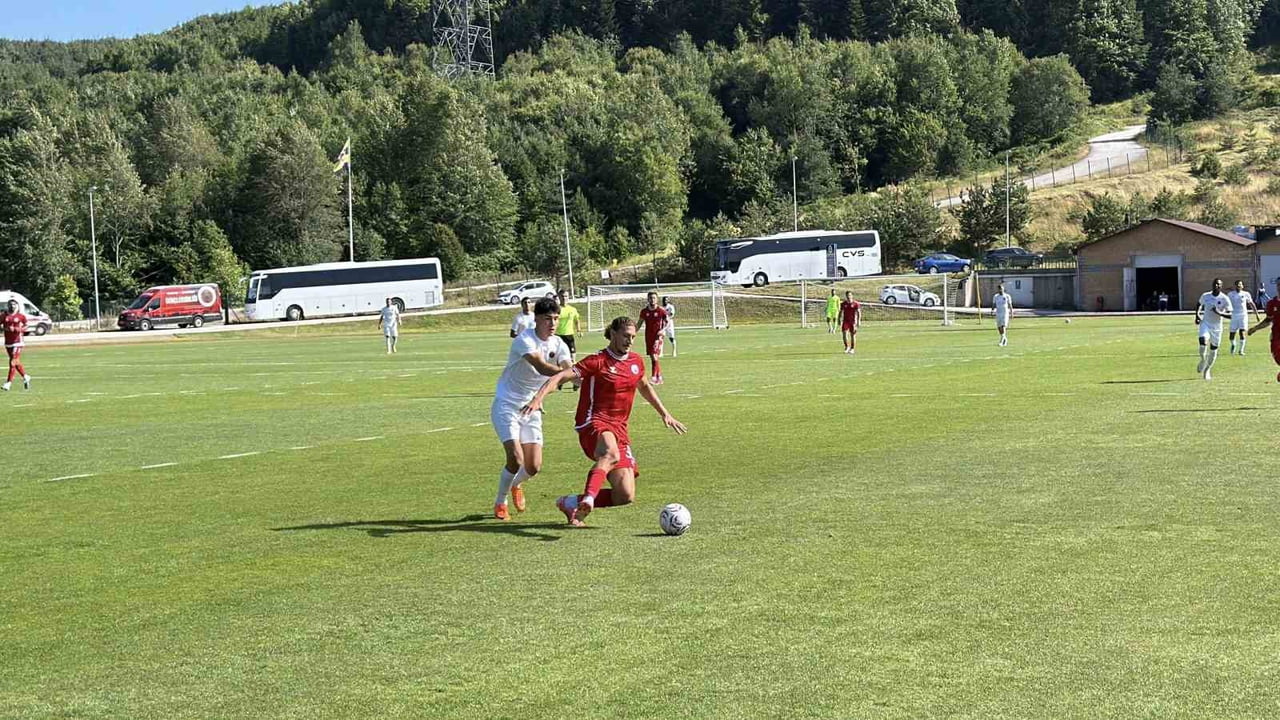 SÜPER LİG EKİPLERİNDEN GENÇLERBİRLİĞİ, TRENDYOL 1. LİG EKİPLERİNDEN KEÇİÖRENGÜCÜ İLE DÜZCE’DE...