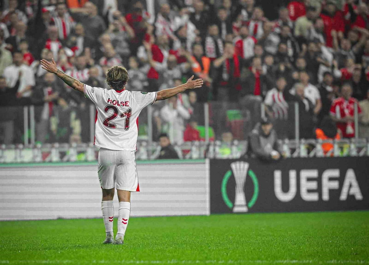 SÜPER LİG EKİPLERİNDEN SAMSUNSPOR, 3 SEZONDUR ORTA SAHADA FORMA GİYEN DANİMARKALI CARLO HOLSE’YE...