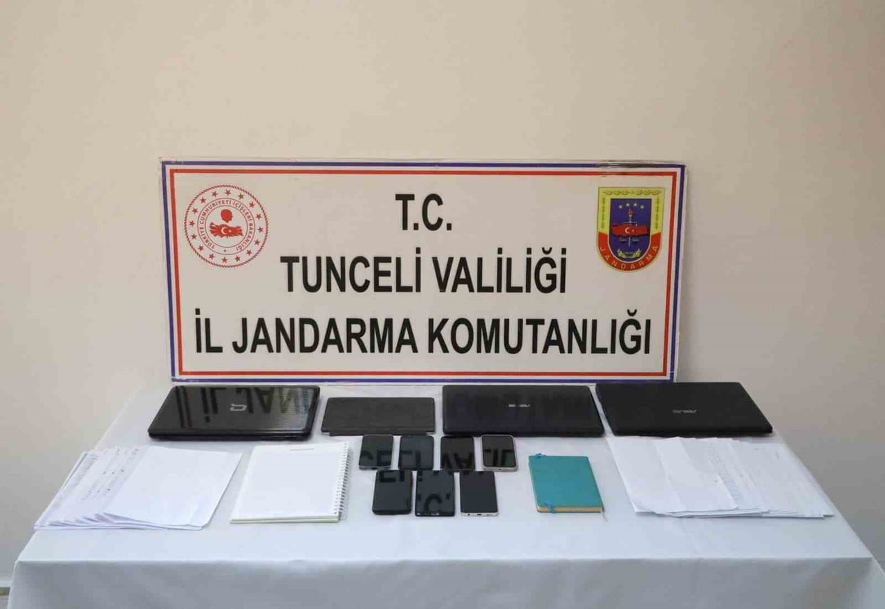 ŞÜPHELİLERİN ADRESLERİNDE YAPILAN ARAMALARDA PARA HAREKETLERİNİN YER ALDIĞI 2 NOT DEFTERİ, ÇOK...