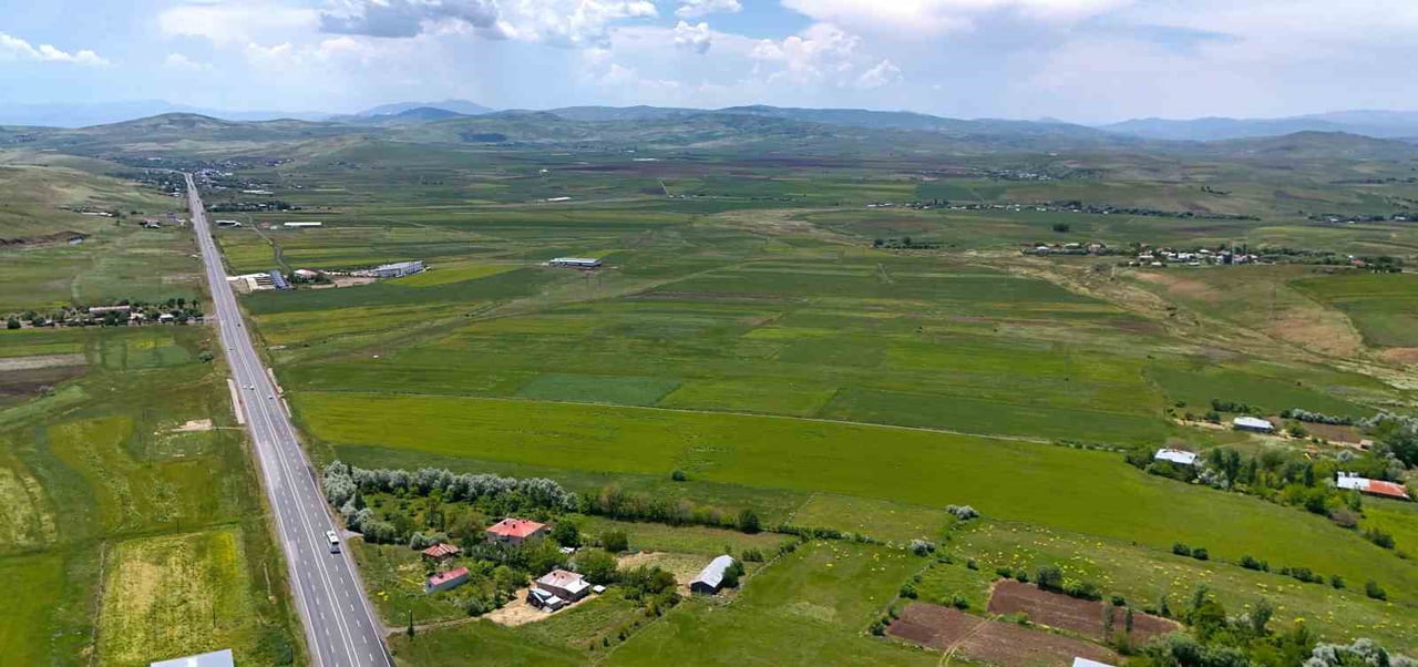 SÜRDÜRÜLEBİLİR SU YÖNETİMİ ANLAYIŞIYLA DA SUYUN HER DAMLASINA SAHİP ÇIKAN EKİPLER, ELAZIĞ’IN...